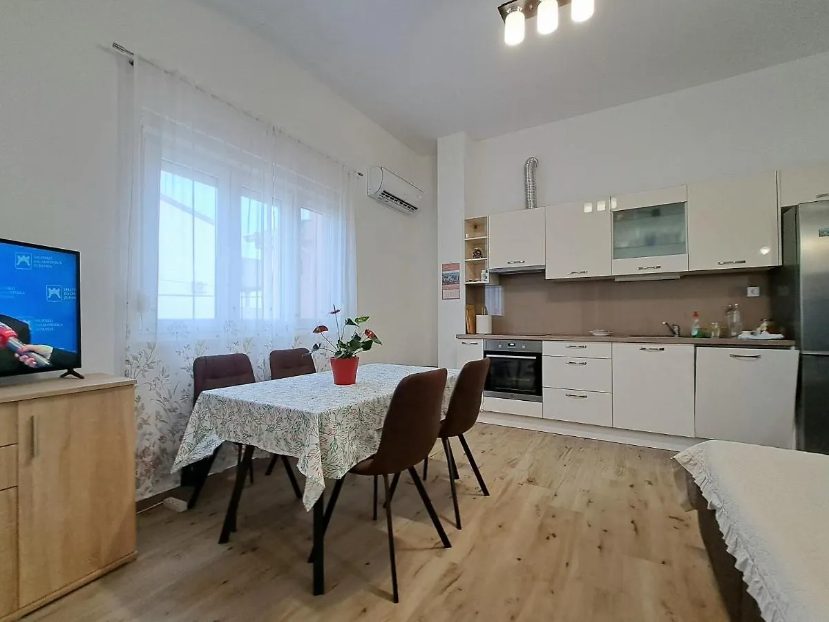 Holiday Apartman Kastela 0*,